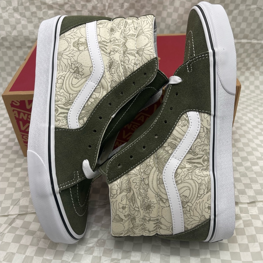 Vans Men’s Sk8-Hi
Desert Skulis Grape Leaf/ VN0A32QGRQV Sneakers - Picture 10 of 16